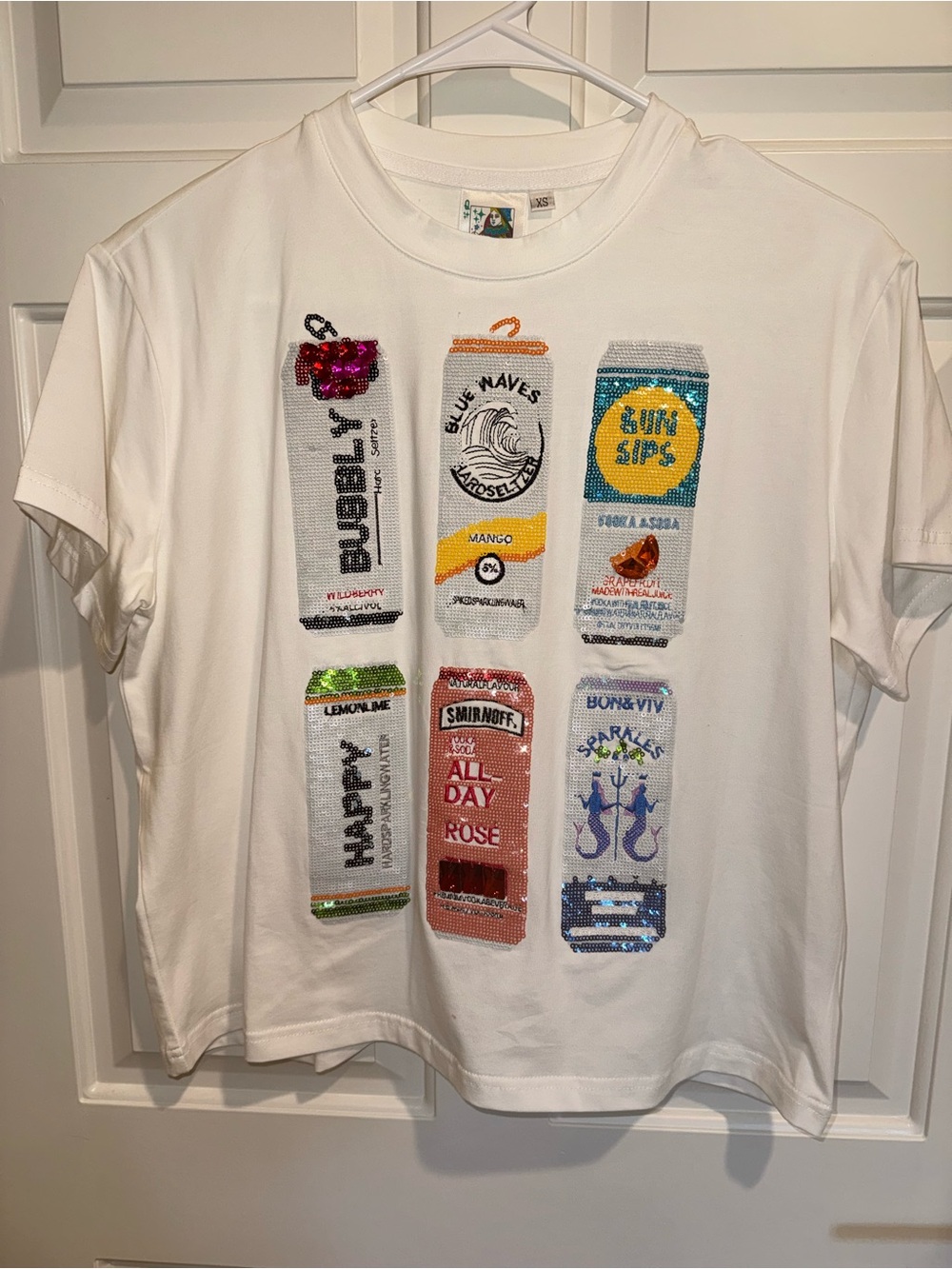 QUEEN OF SPARKLES White Short-Sleeve Tee with Multicolor Sequin Can Graphics